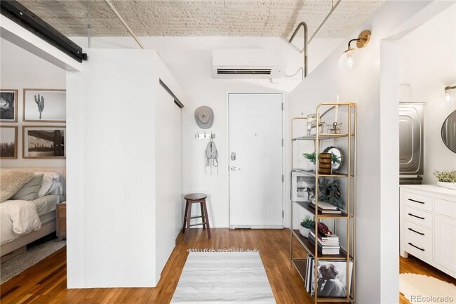 Building Photo - Blake