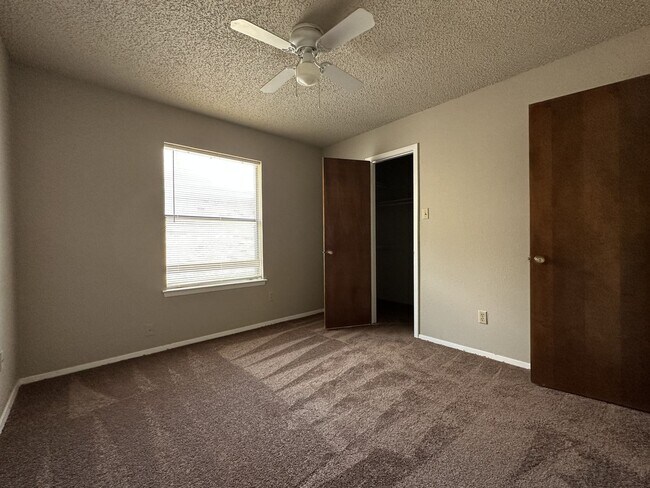 Building Photo - 1007 Southmoor Dr