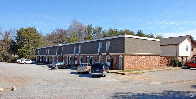 Building Photo - 100 Lynn Cir