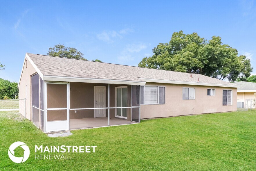 Building Photo - 349 SW Cherryhill Rd