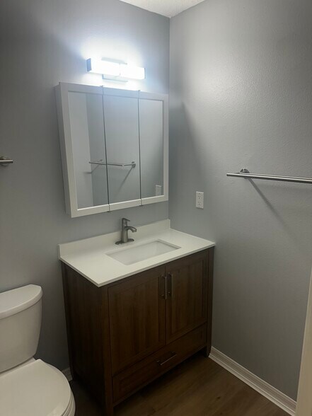 Building Photo - 5006 Sail Ct