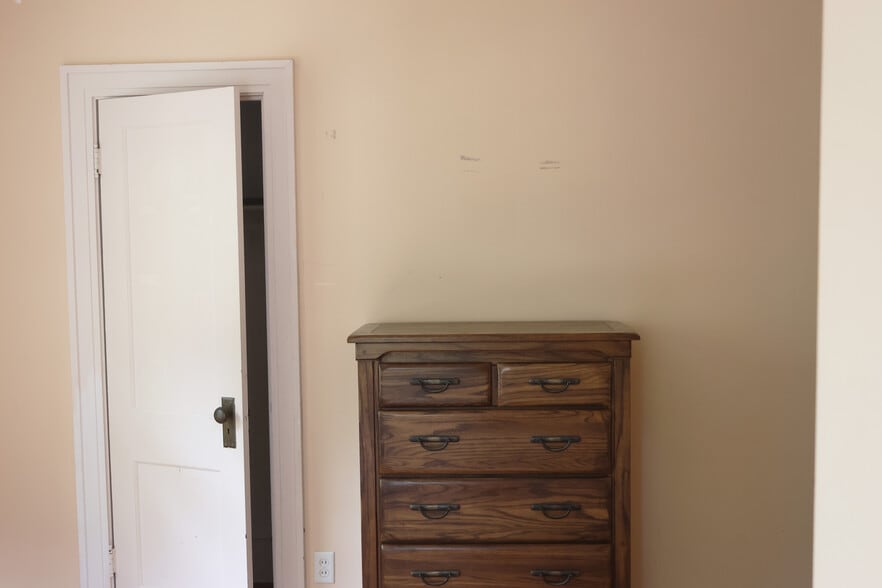 Bedroom - 711 W Ohio St