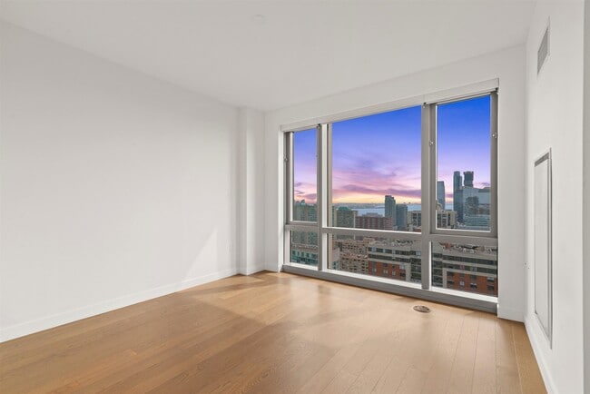 Building Photo - 75 Park Ln S