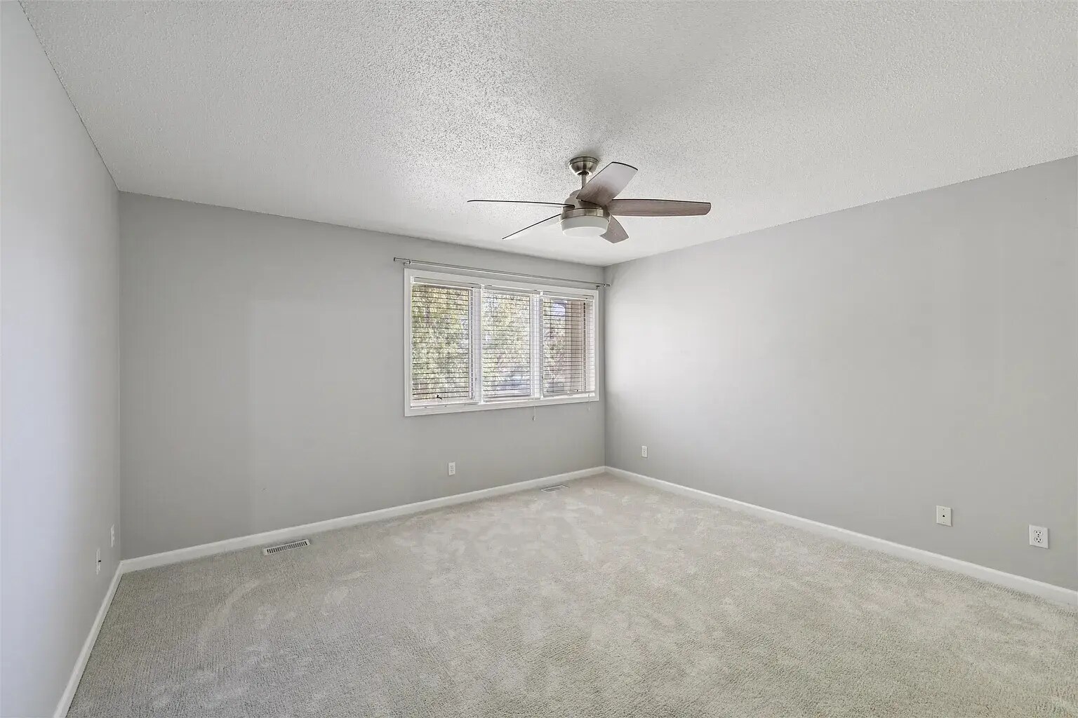 Building Photo - 811 Burr Oaks Dr