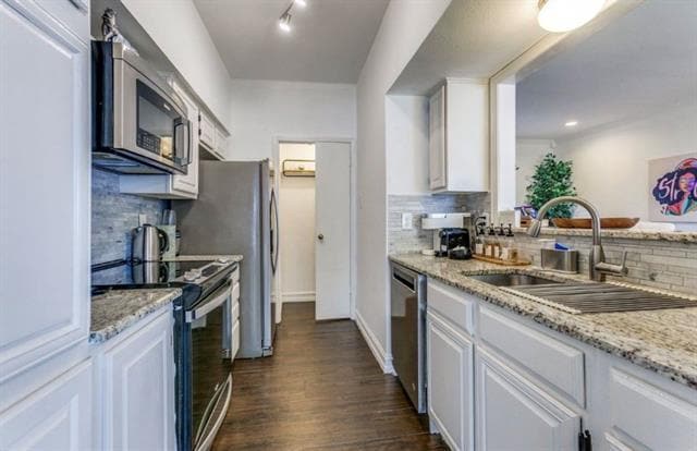 Building Photo - 3550 Country Square Dr