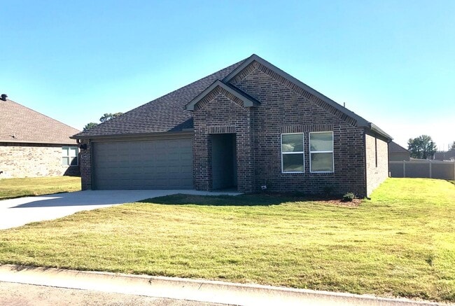 Primary Photo - Rare 4 Bedroom For Rent