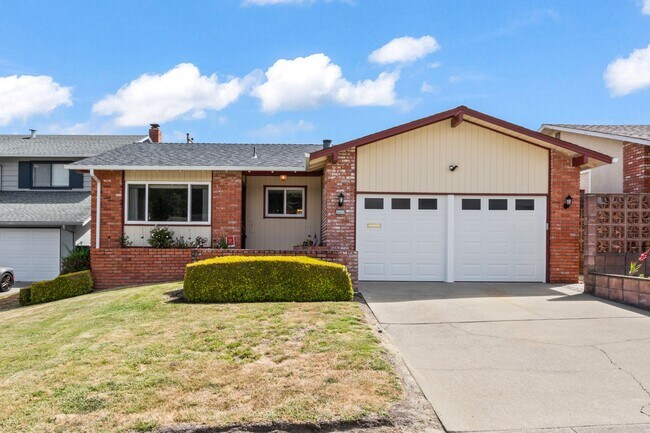Primary Photo - Charming and Immaculate Home for Rent in S...