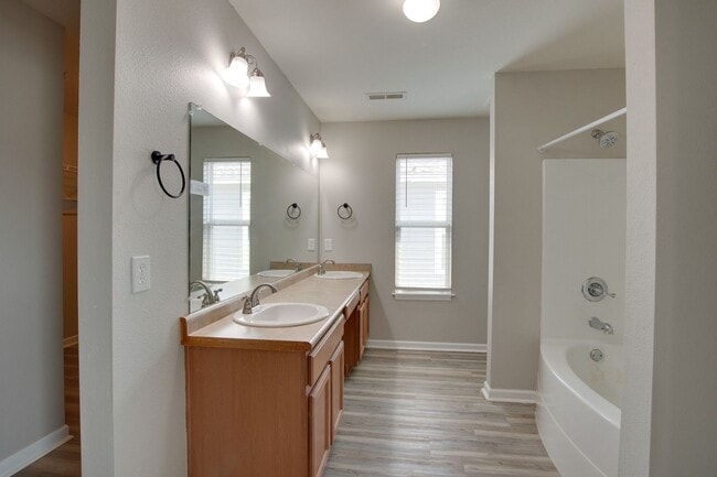 Building Photo - 128 Farmington Dr