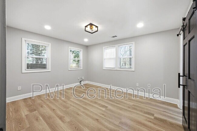 Building Photo - 562 Gary Rd NW