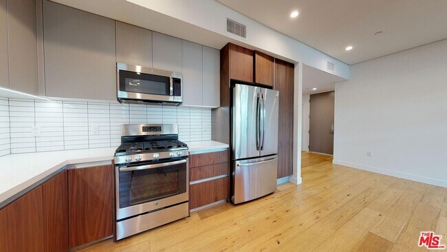 Building Photo - 938 Orange Grove Ave