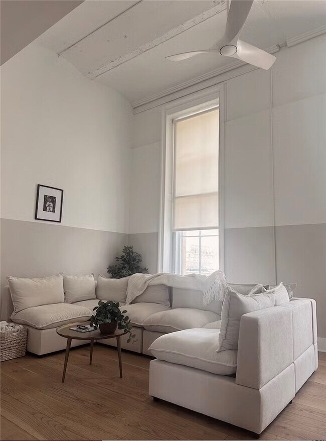 Building Photo - 30 W Broad St