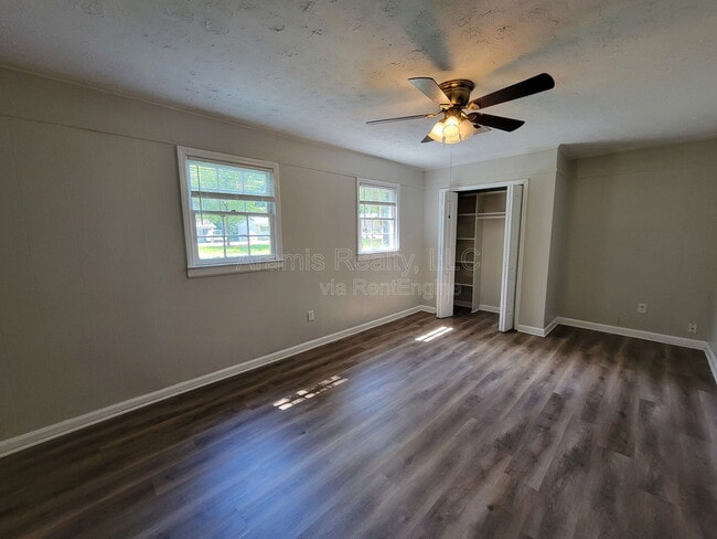 Building Photo - 2506 Windmere Dr NW