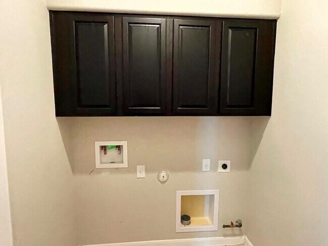 Building Photo - 400 Hummingbird Ln