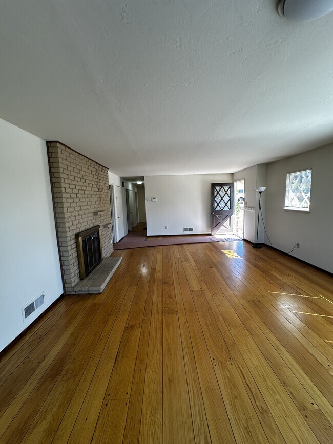 Building Photo - 154 Maiden Ln