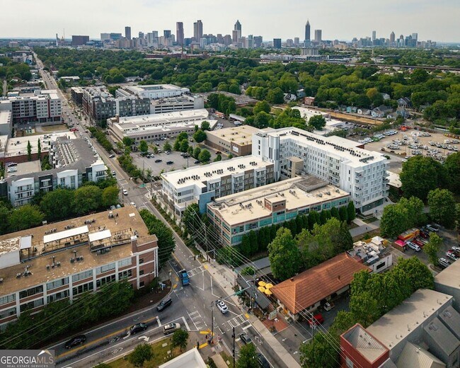 Building Photo - 764 Memorial Dr SE