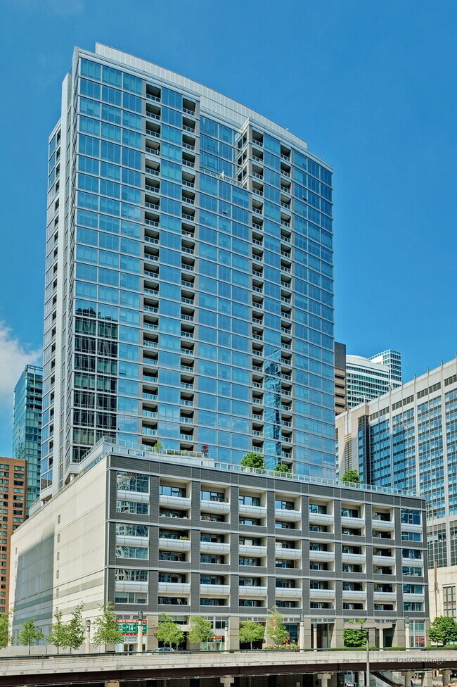Primary Photo - 240 E Illinois St