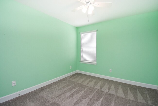 Building Photo - 1122 Live Oak St