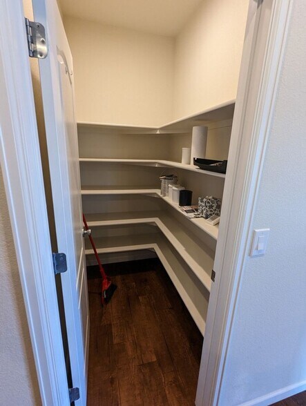 Building Photo - 540 Colins Ct