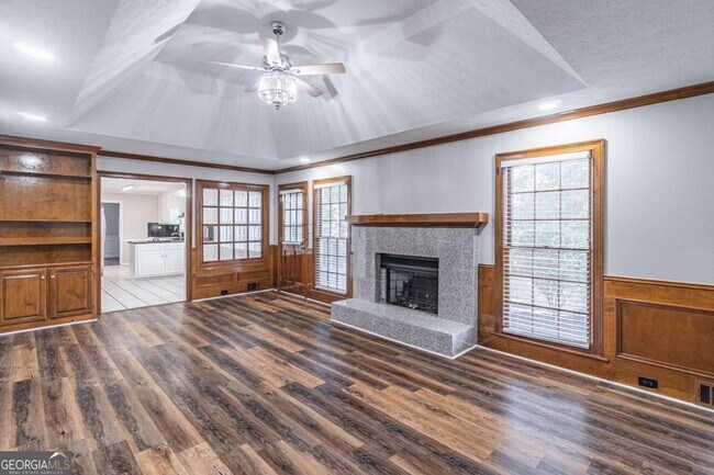 Building Photo - 736 Singley Dr