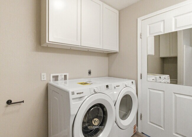 Building Photo - 3-bedroom, 2-bath home nestled in the Rolling Hills subdivision in Canyon Lake