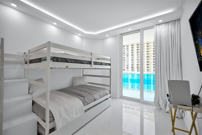 Building Photo - 16485 Collins Ave