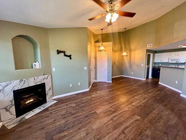 Building Photo - 1 bed 1 bath w/ Beautiful Mountain views!