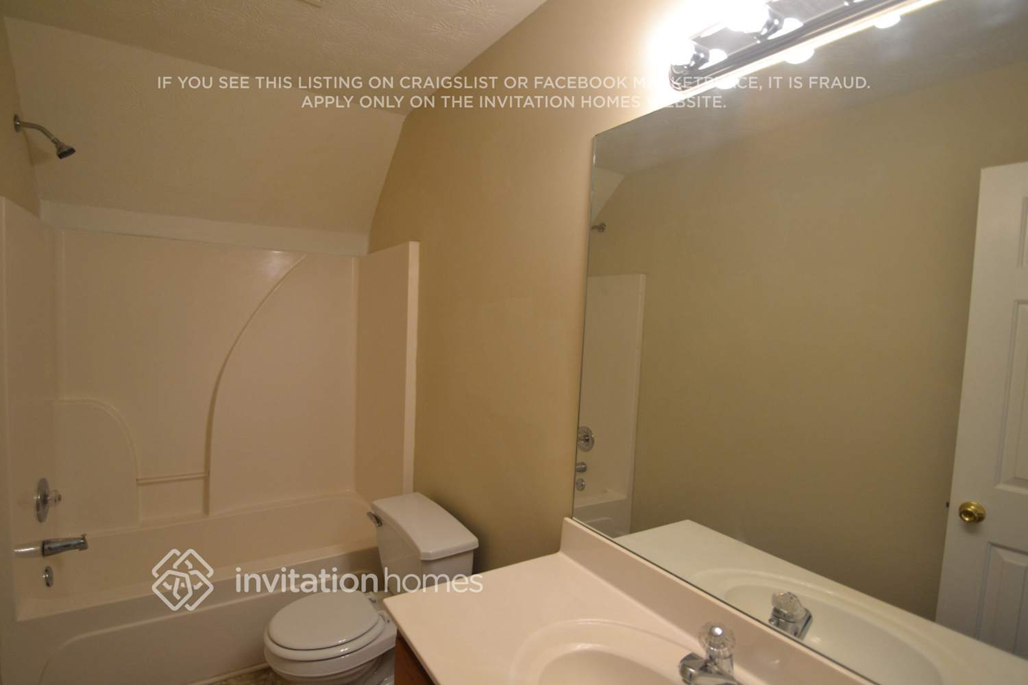 Building Photo - 2546 Rainshower Dr