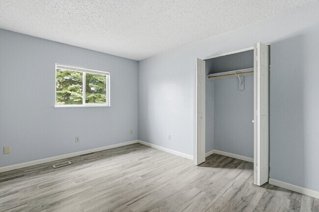 Building Photo - $1,840.95 - 3 Bed, 2 Bath Home with fenced yard and $300 move in special.