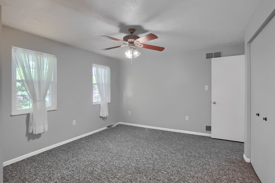 Building Photo - 2624 Hunters Point Dr