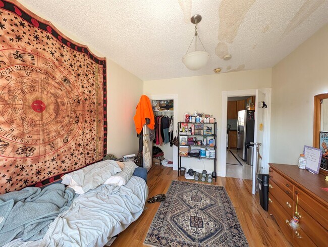 Building Photo - 489 Main St