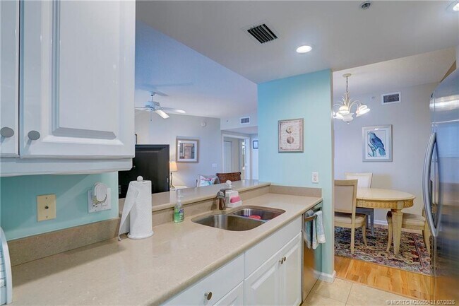 Building Photo - 5750 NE Island Cove Way