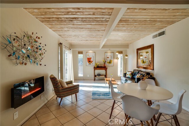 Building Photo - 576 E Desert Holly Cir