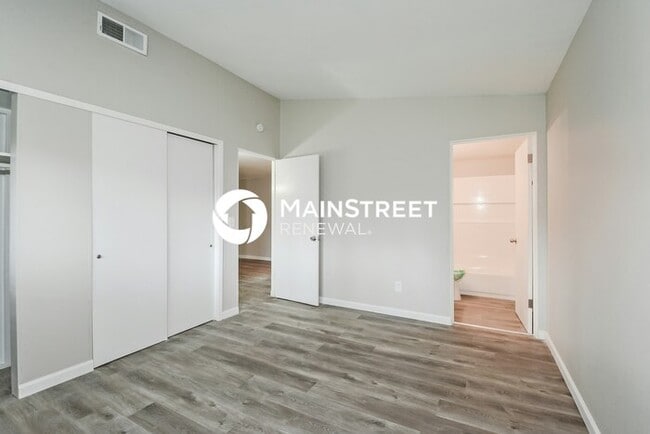 Building Photo - 4 Bedroom Pet-Friendly Home in Florissant,...