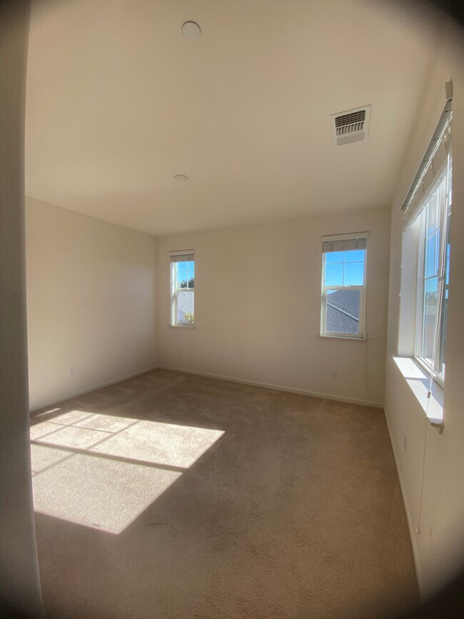 Building Photo - 830 San Bernardo Ln