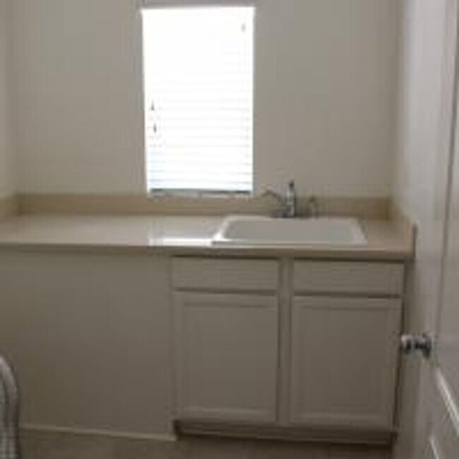 Building Photo - 3 Bedroom Condo for Rent in Murrieta