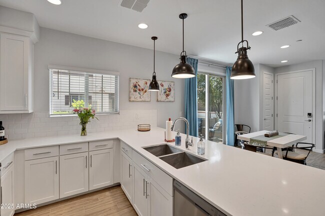 Building Photo - 4100 S Pinelake Way