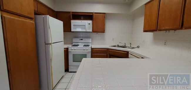 Building Photo - Gated Community 3 Bedroom 2 Bath in Preisker Gardens!