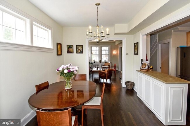 Building Photo - 2426 Observatory Pl NW