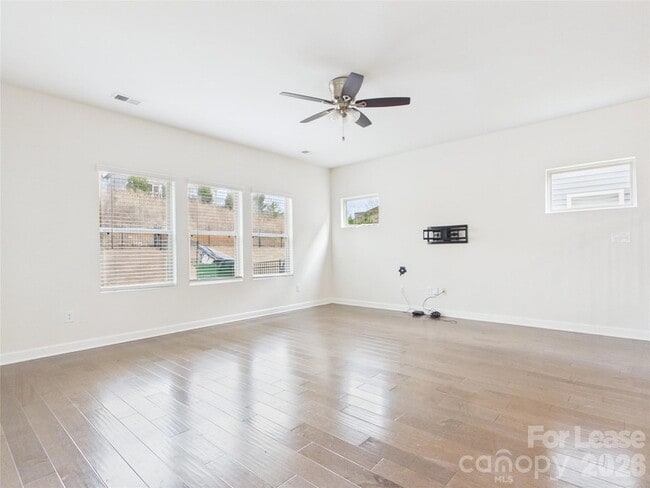 Building Photo - 3941 Woodland View Dr