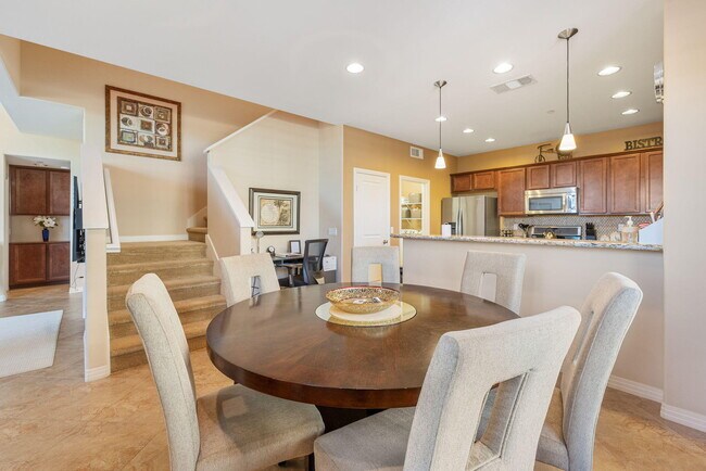 Building Photo - 52050 Rosewood Ln