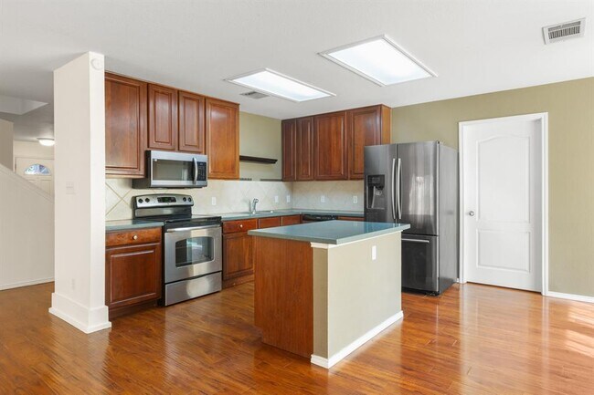 Building Photo - 300 Emerald Fields Ln