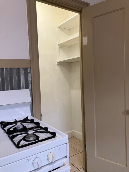 Walk in pantry - 1114 20th St