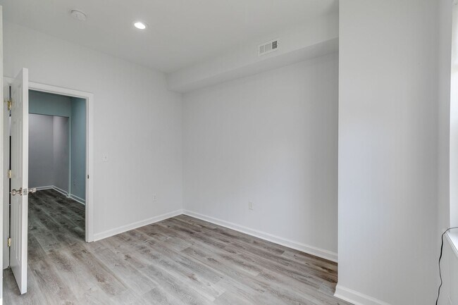 Building Photo - Brand New Luxury Temple Apartments