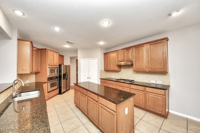 Building Photo - 4422 Roundtree Ln