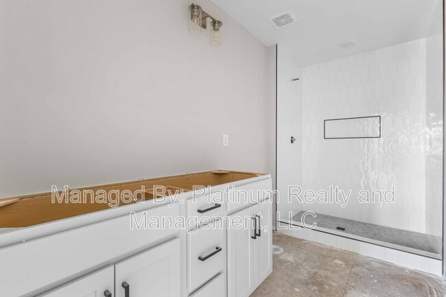 Building Photo - 166 Sango Dr