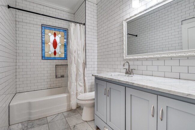 Building Photo - 5146 Goodwin Ave