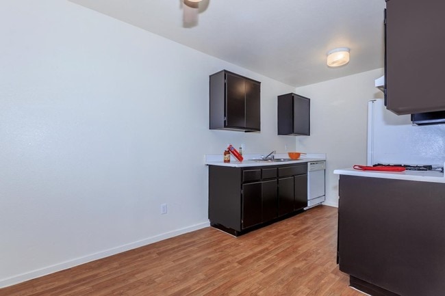 Interior Photo - Paseo Del Prado