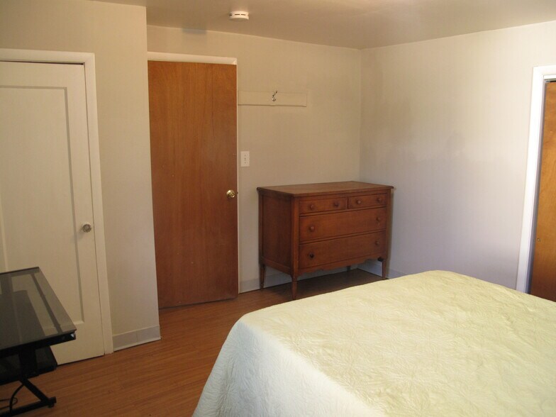 Building Photo - 409 Dryden Rd
