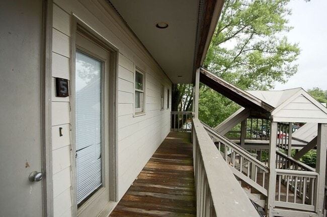 Building Photo - 1303 Wertland St