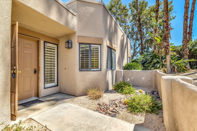 Building Photo - 48594 Oakwood Way